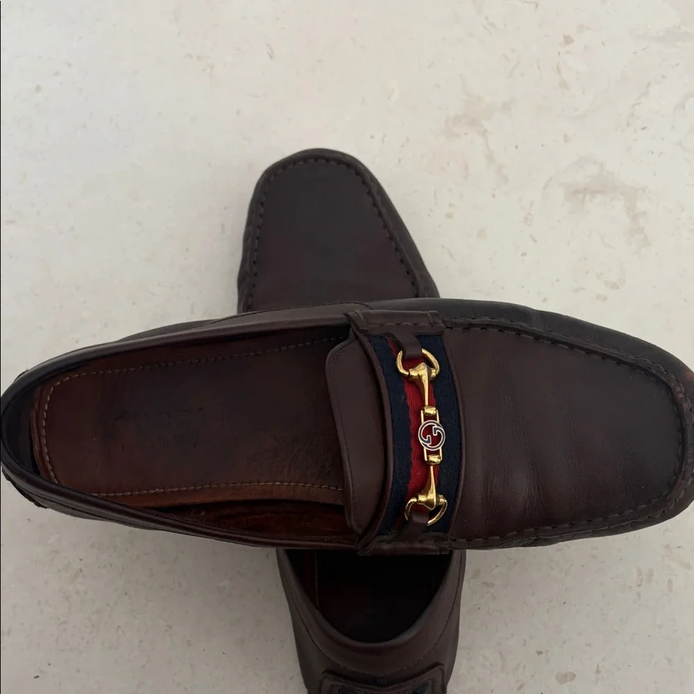 Gucci Men's Dark Brown Loafers with Gold Accent - Picture 8 of 9